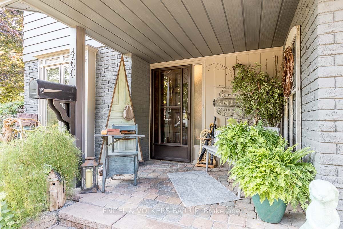 460 Paddington Cres