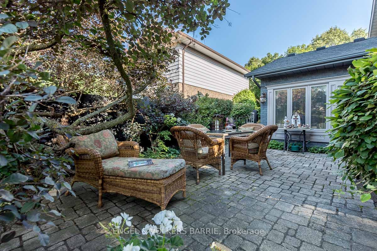 460 Paddington Cres