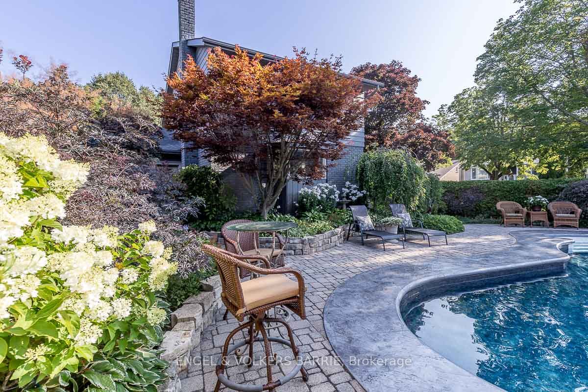 460 Paddington Cres