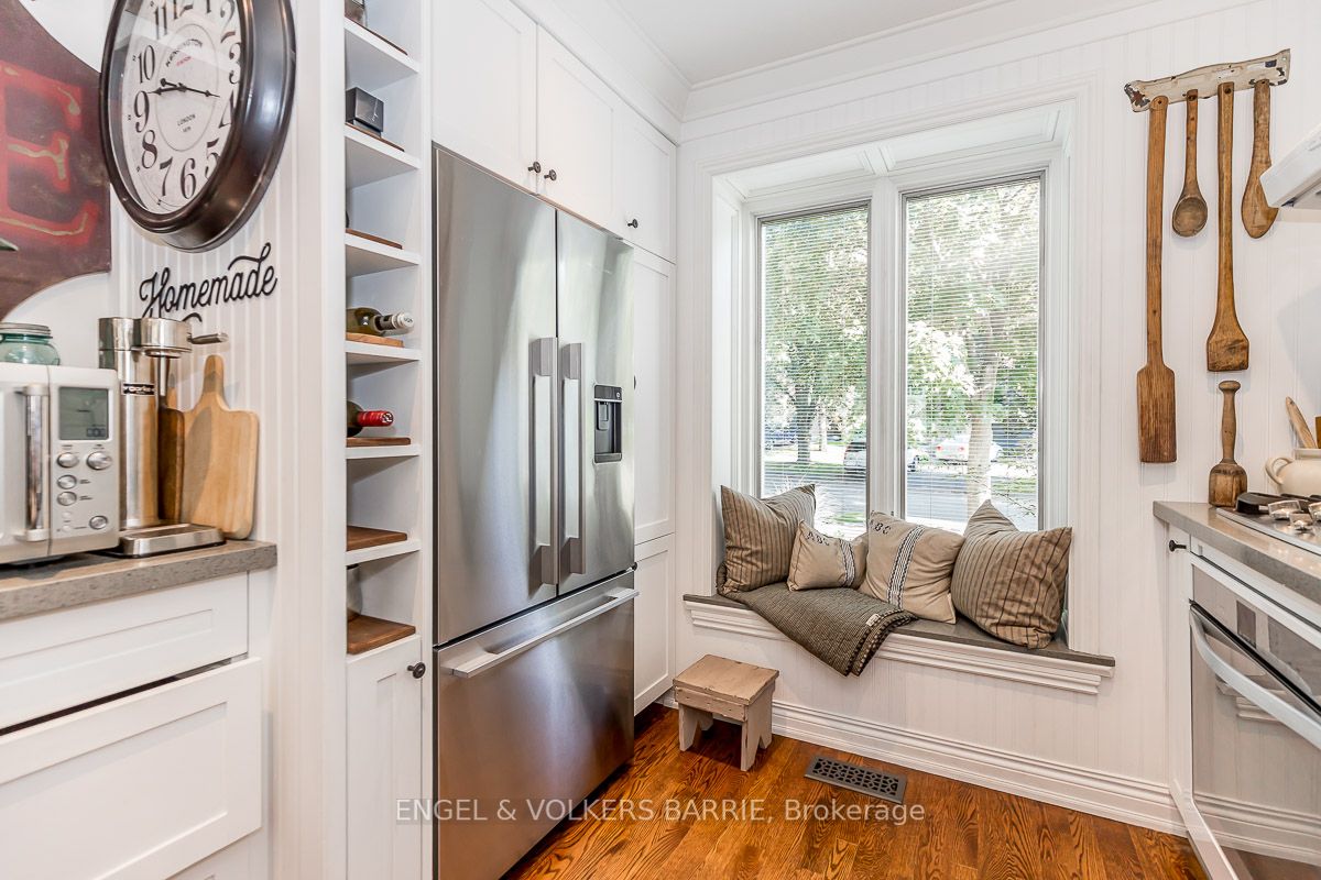 460 Paddington Cres