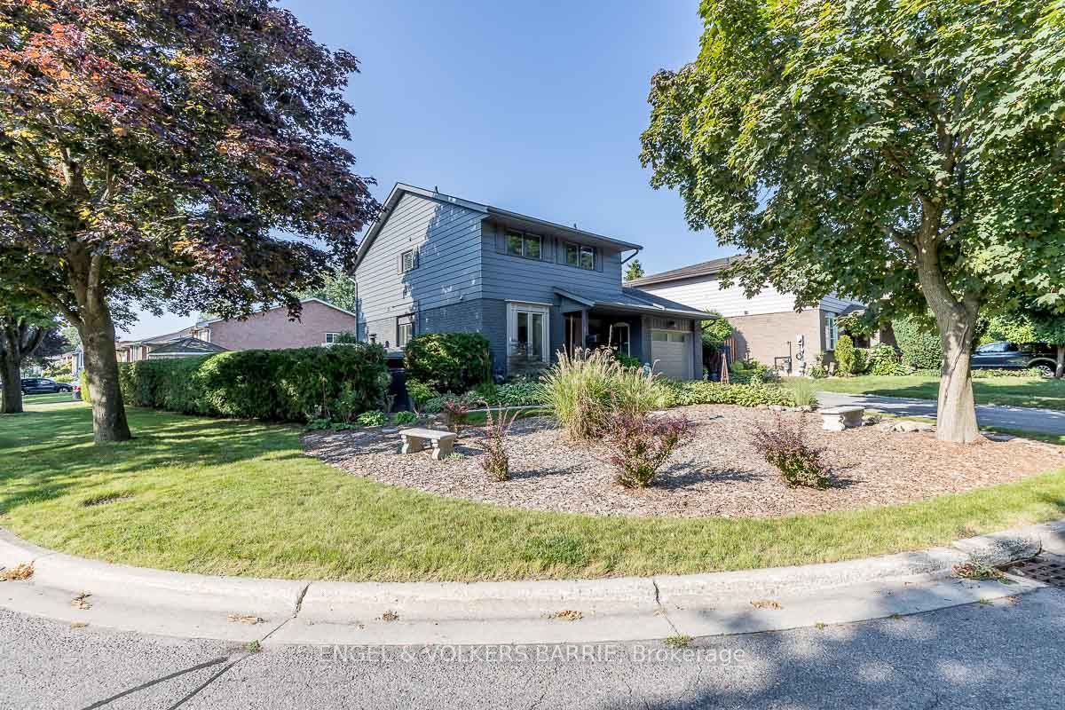 460 Paddington Cres