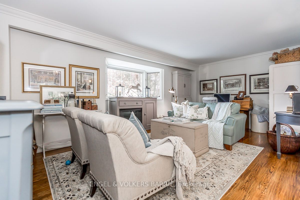 460 Paddington Cres