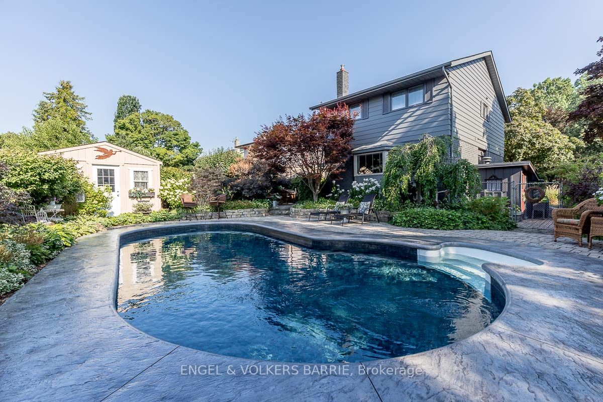 460 Paddington Cres
