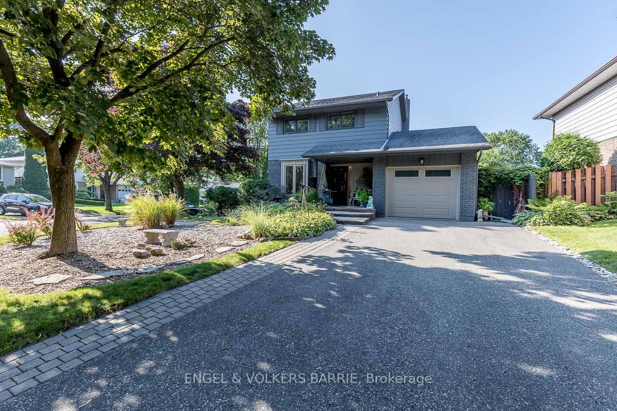 460 Paddington Cres