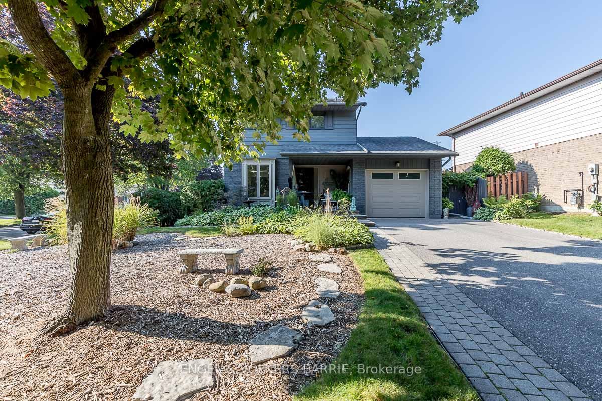 460 Paddington Cres