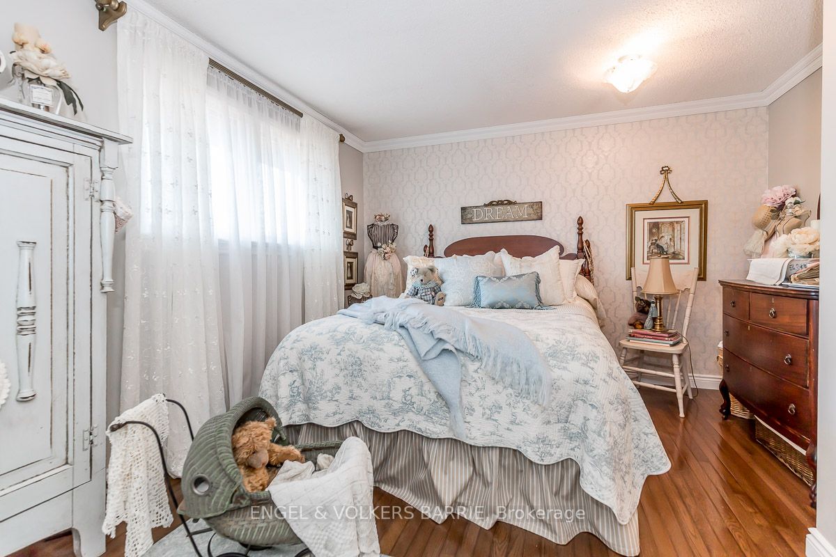 460 Paddington Cres