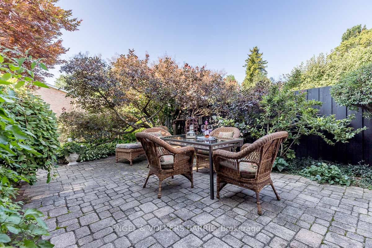 460 Paddington Cres