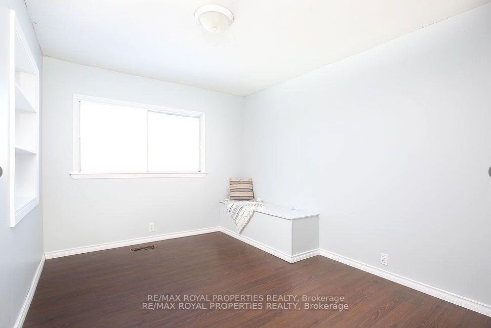 1608 Baseline Rd W