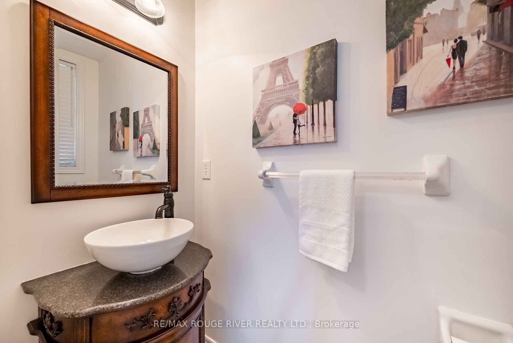 76 Montebello Cres