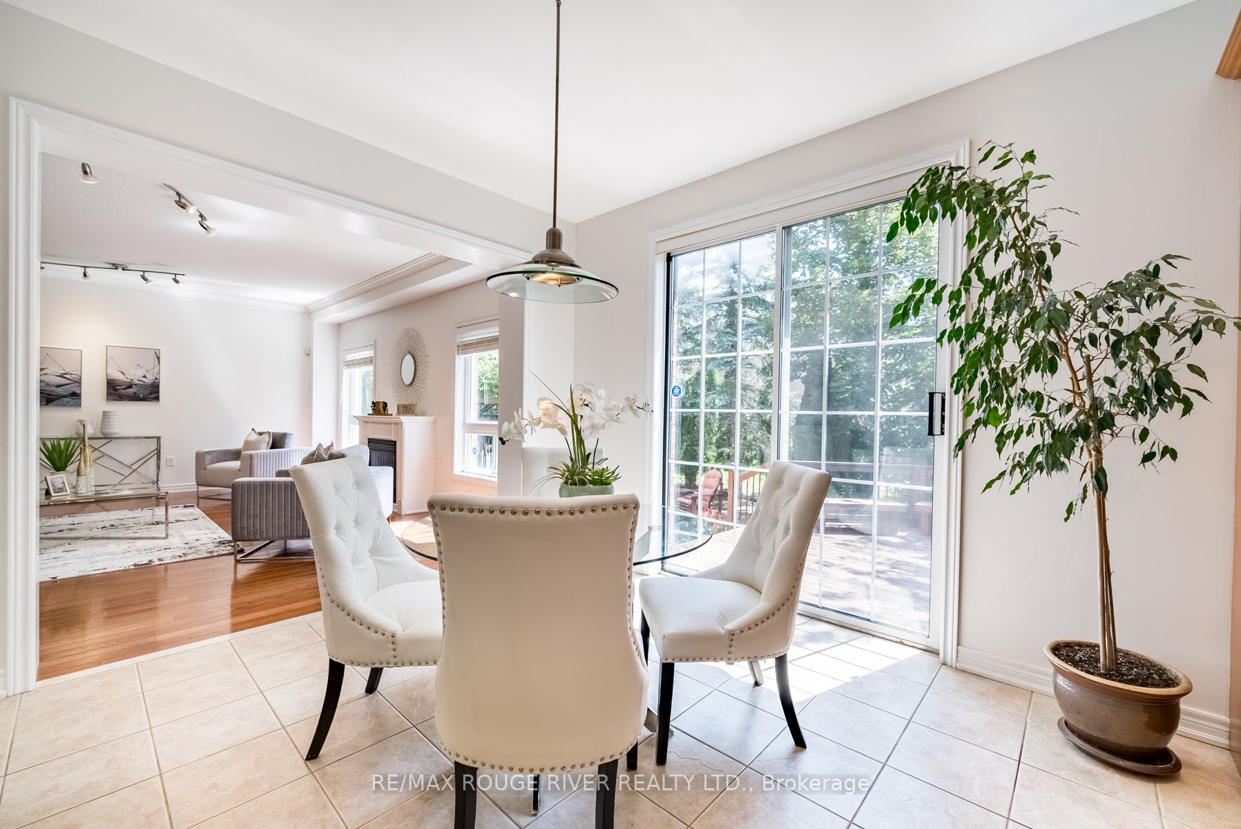 76 Montebello Cres