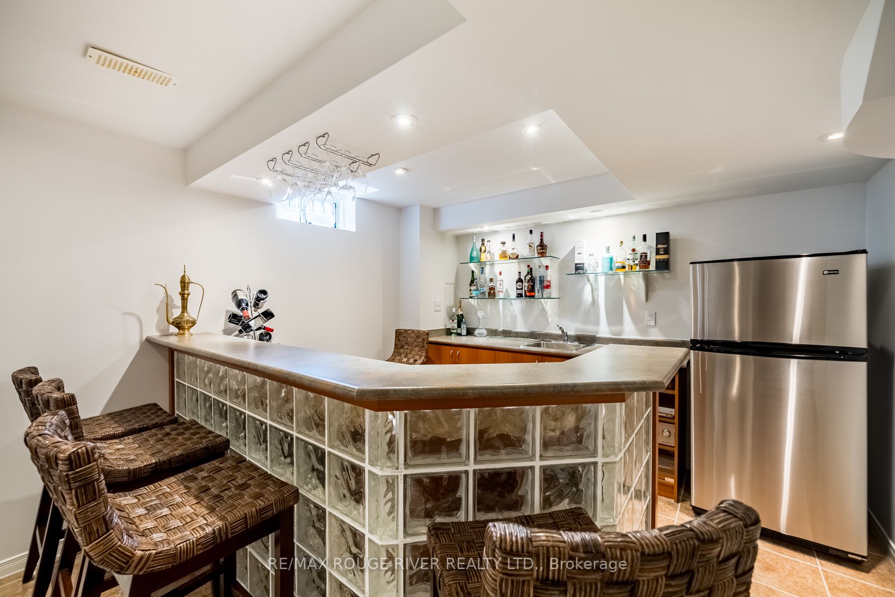 76 Montebello Cres