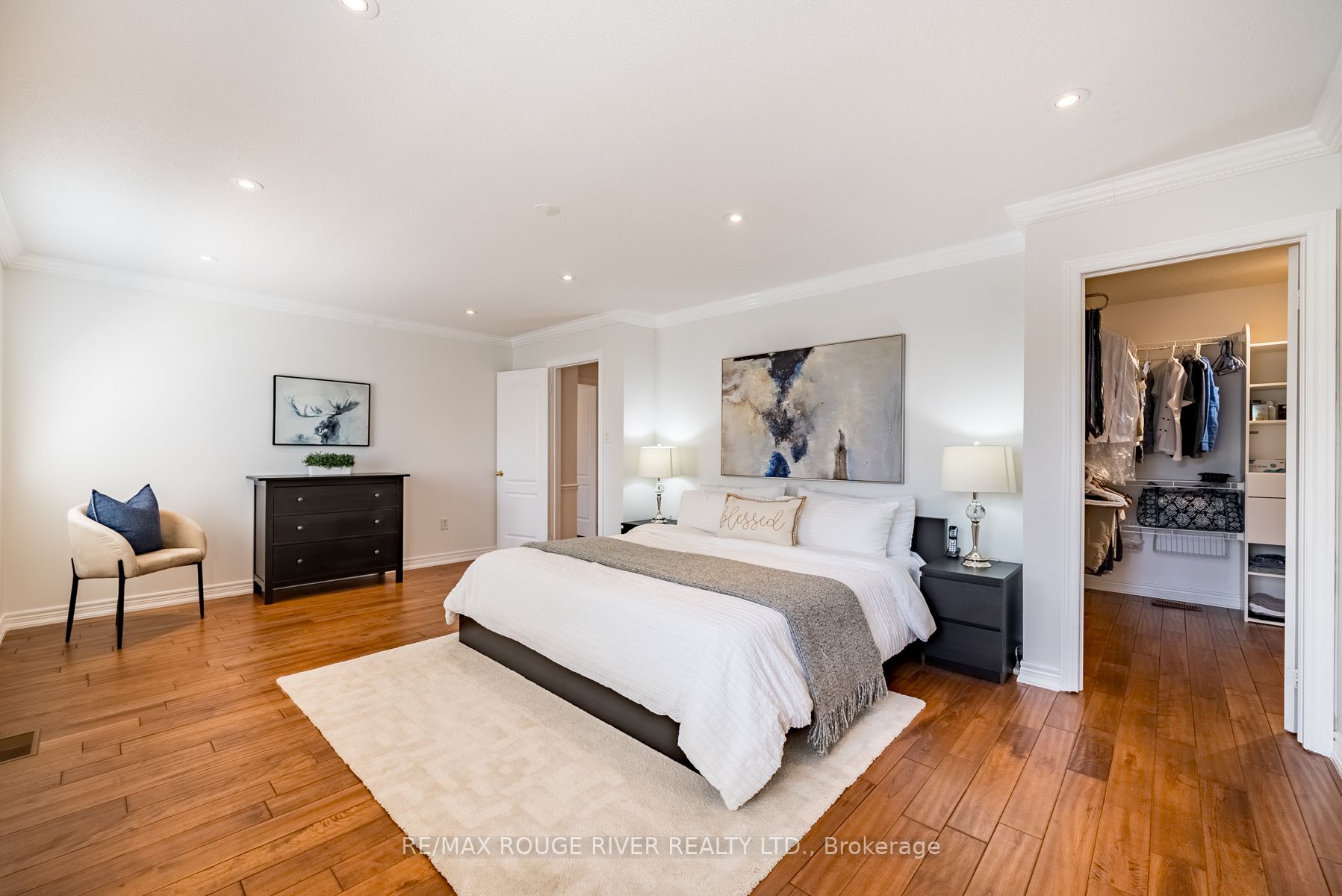 76 Montebello Cres