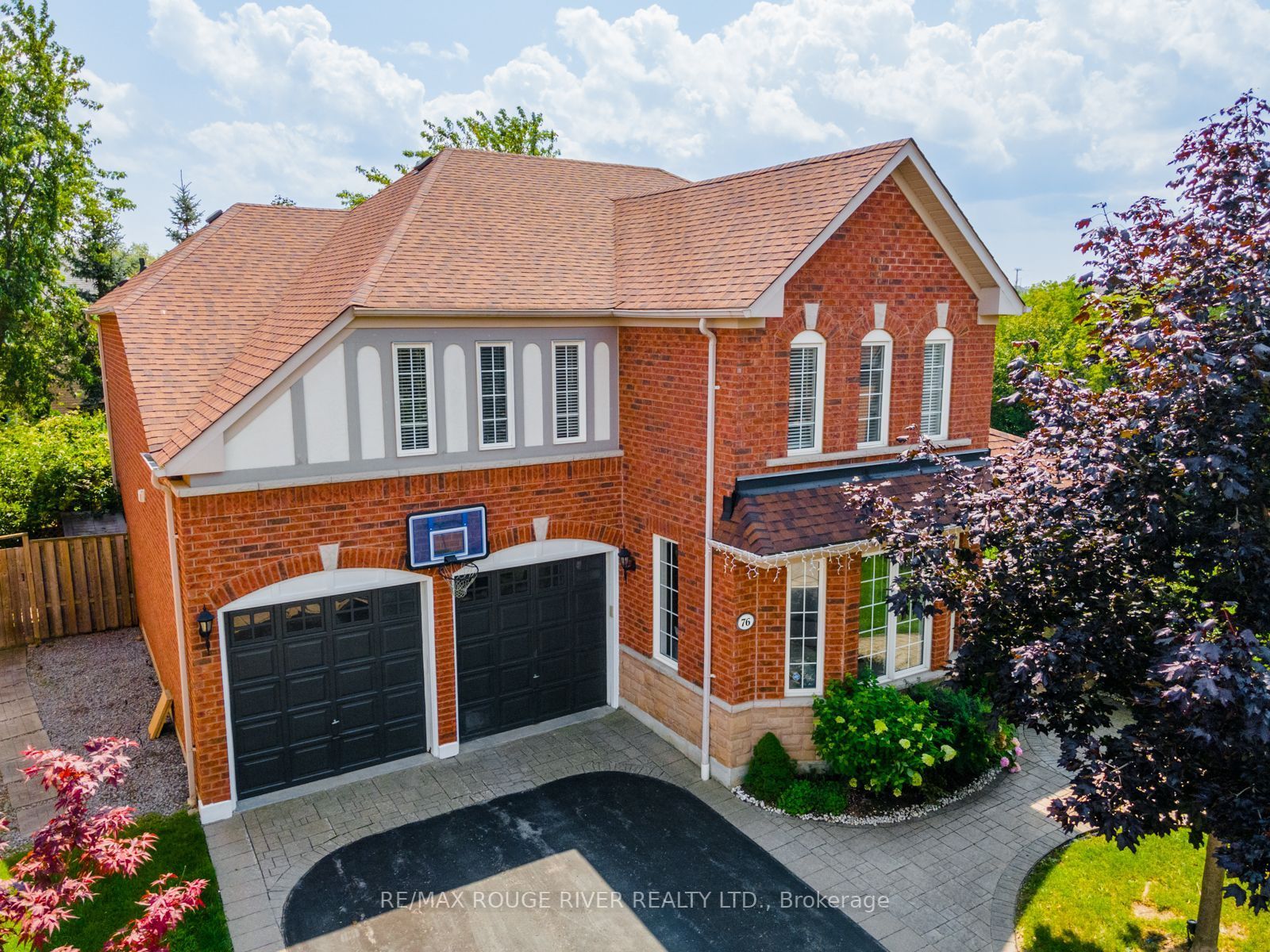 76 Montebello Cres