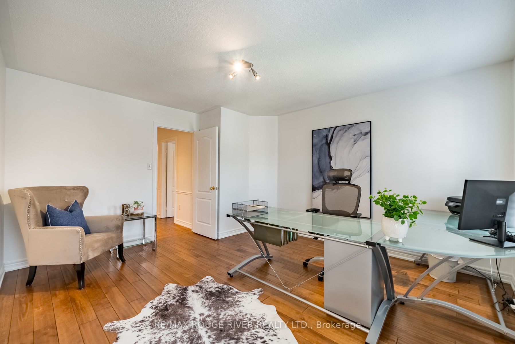 76 Montebello Cres