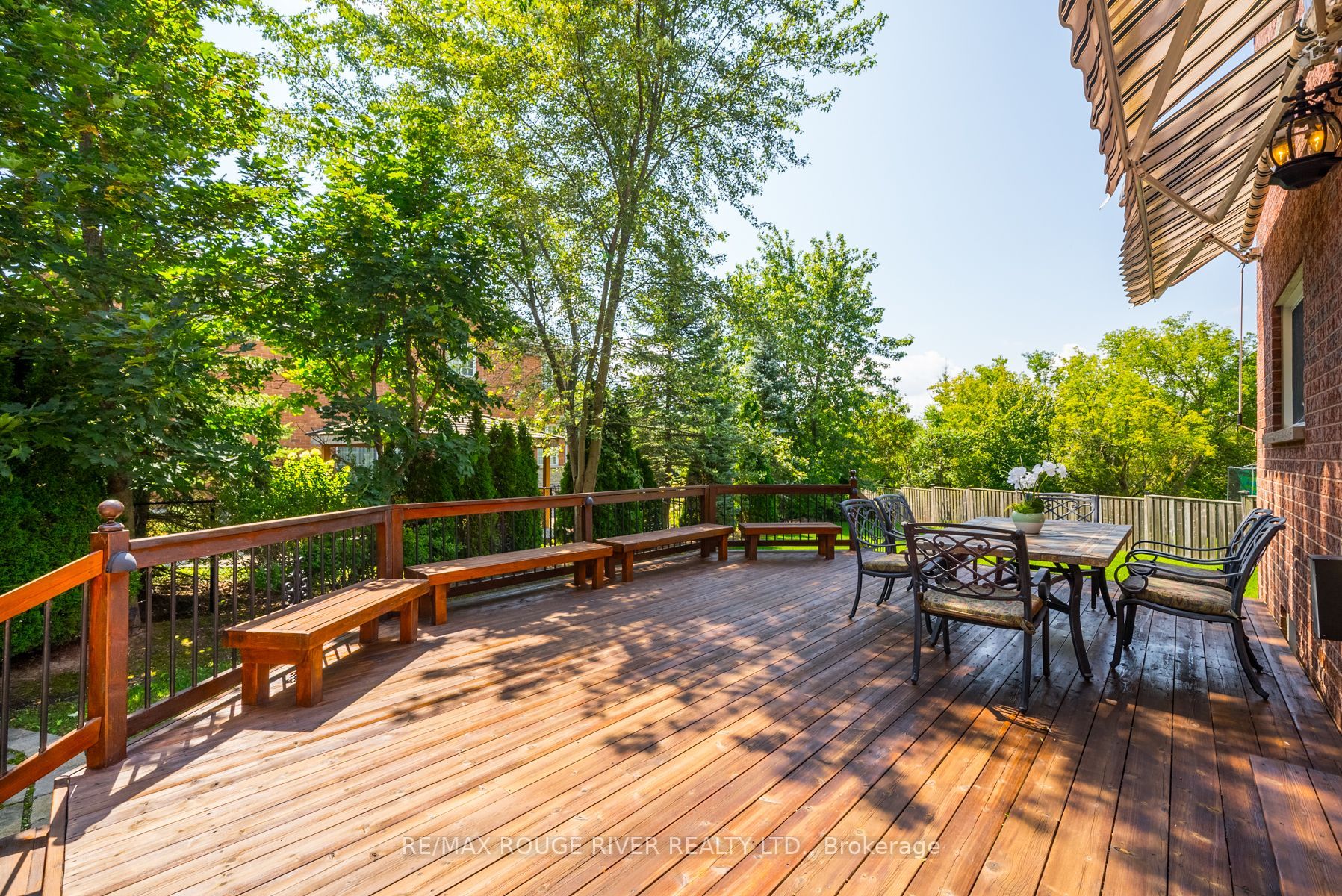 76 Montebello Cres