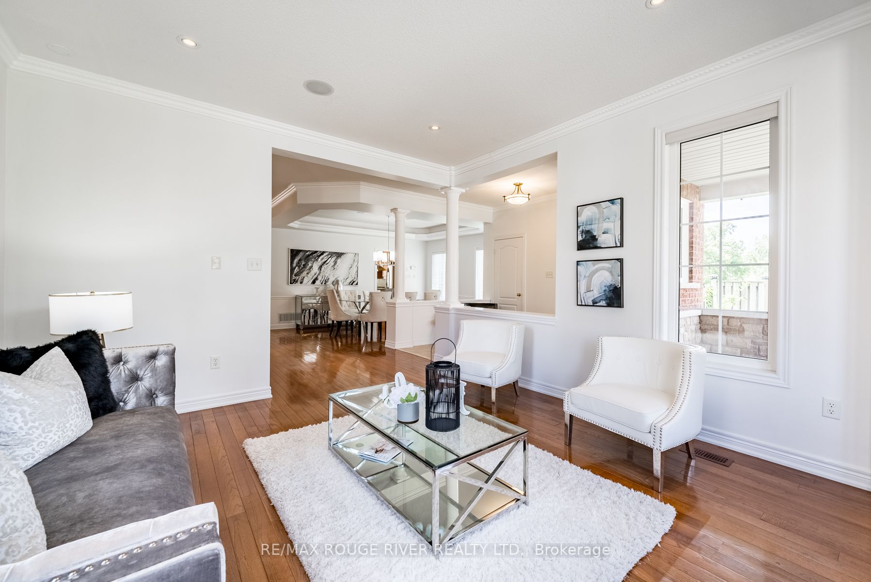 76 Montebello Cres