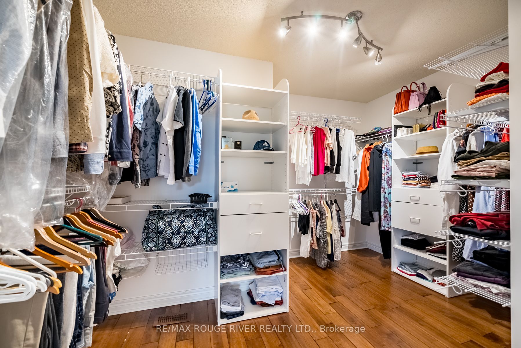76 Montebello Cres