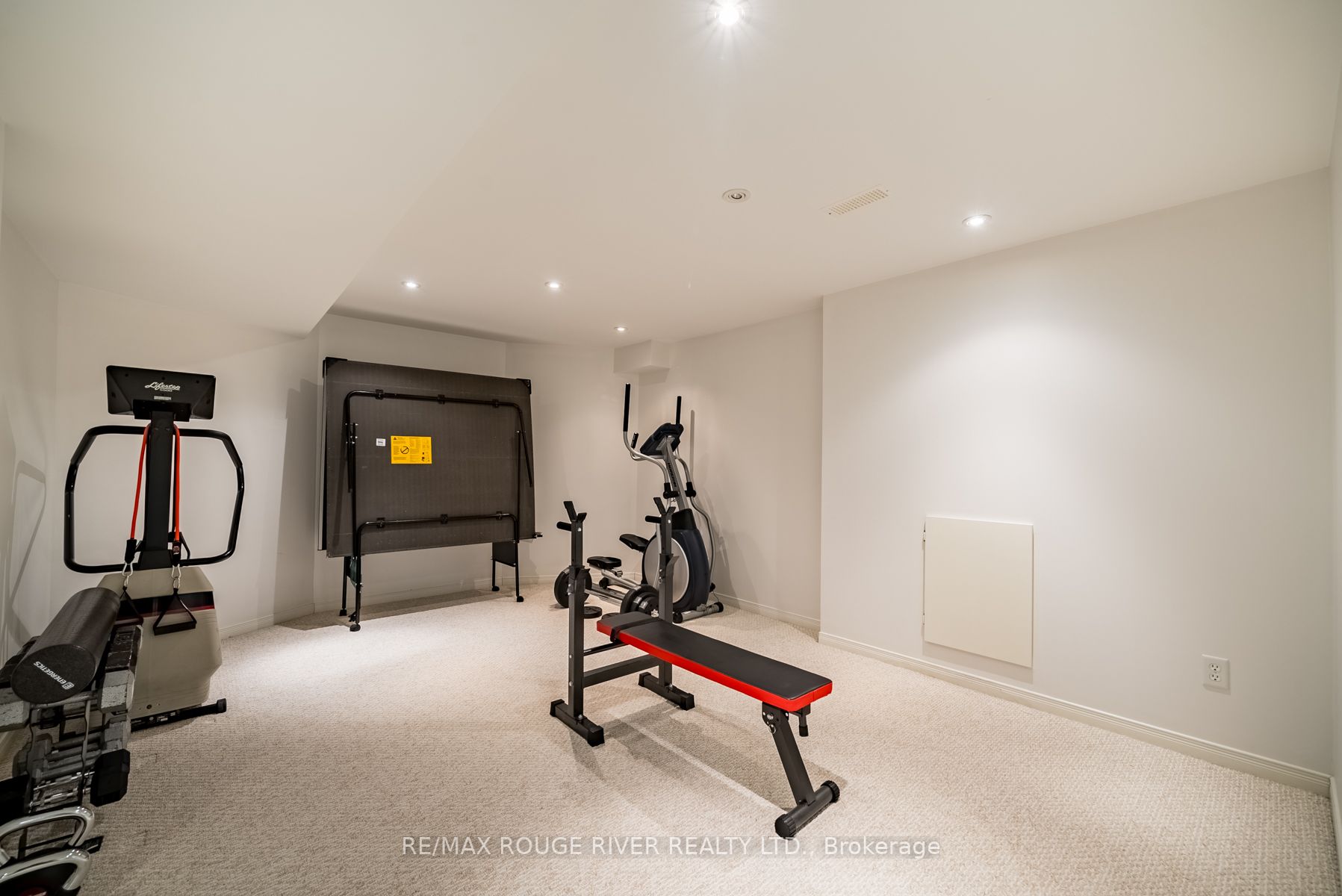 76 Montebello Cres