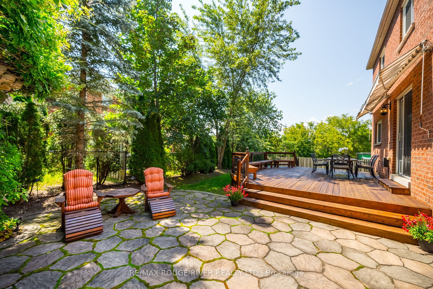76 Montebello Cres