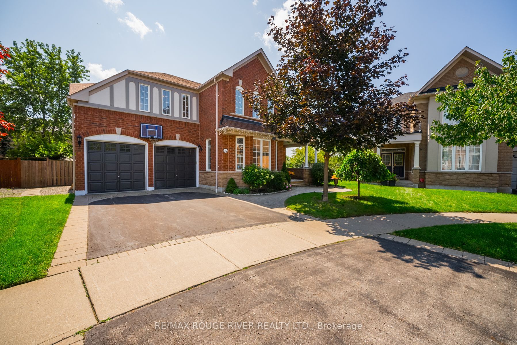 76 Montebello Cres