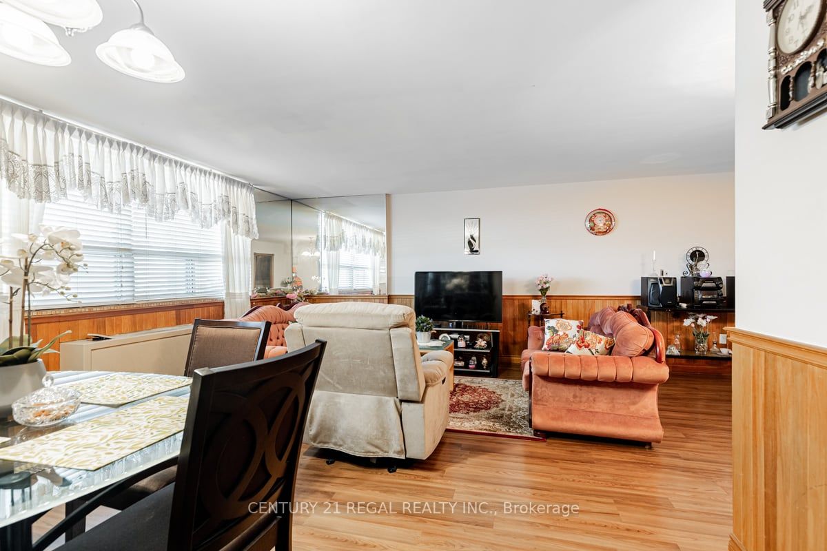 3420 Eglinton Ave E, #205