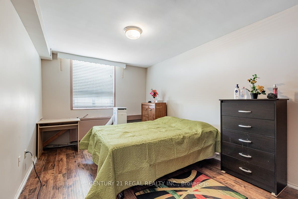 3420 Eglinton Ave E, #205