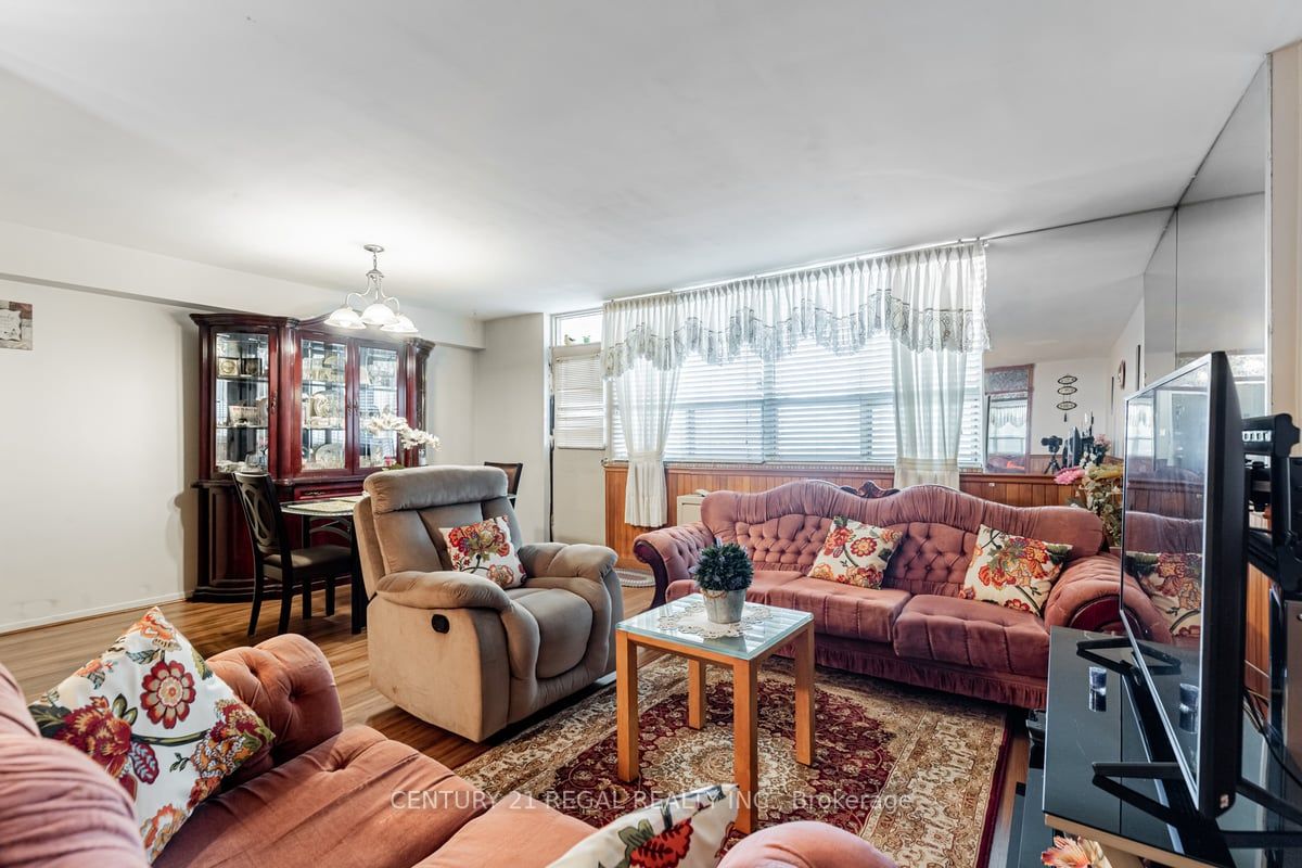 3420 Eglinton Ave E, #205
