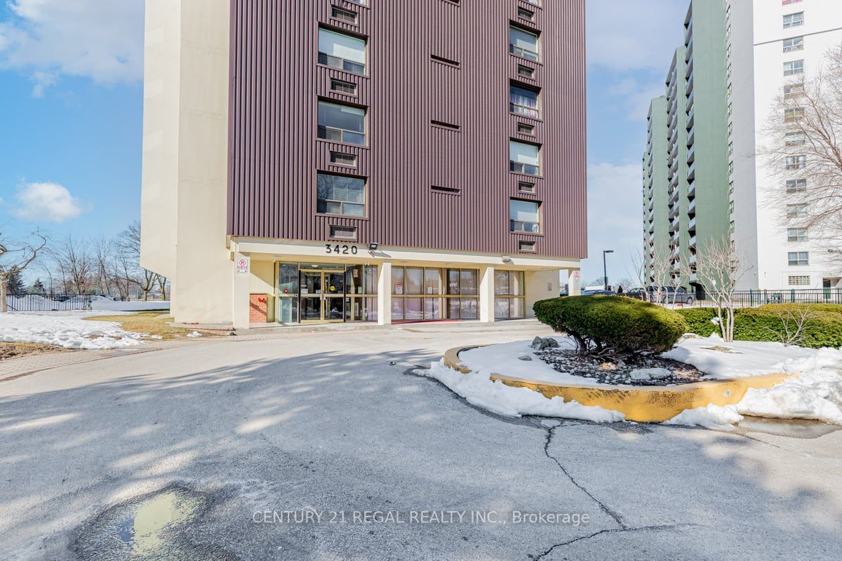 3420 Eglinton Ave E, #205