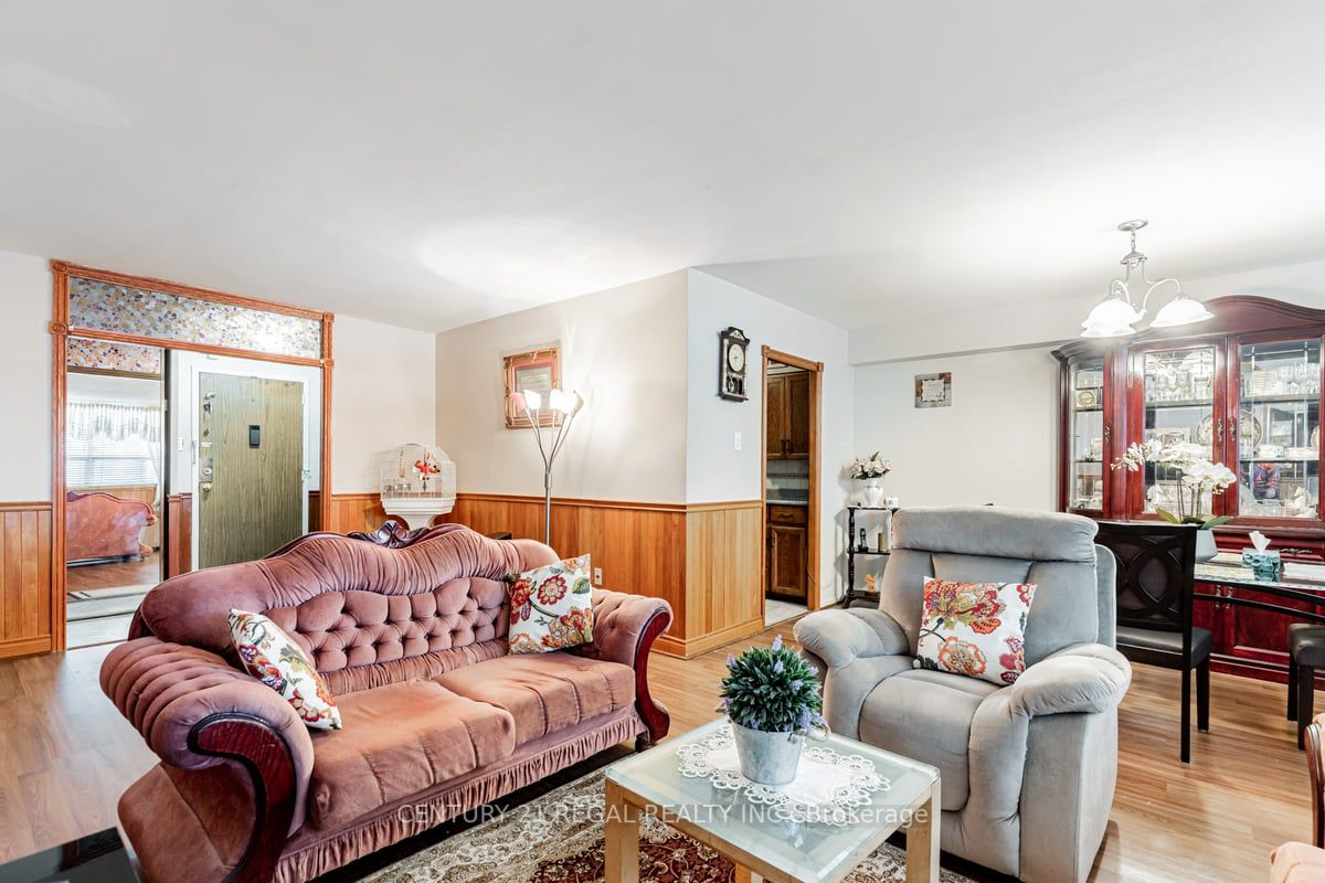 3420 Eglinton Ave E, #205