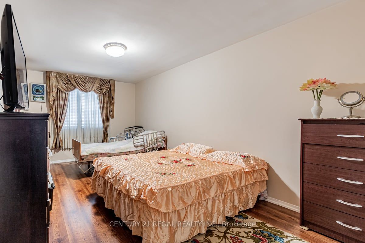 3420 Eglinton Ave E, #205
