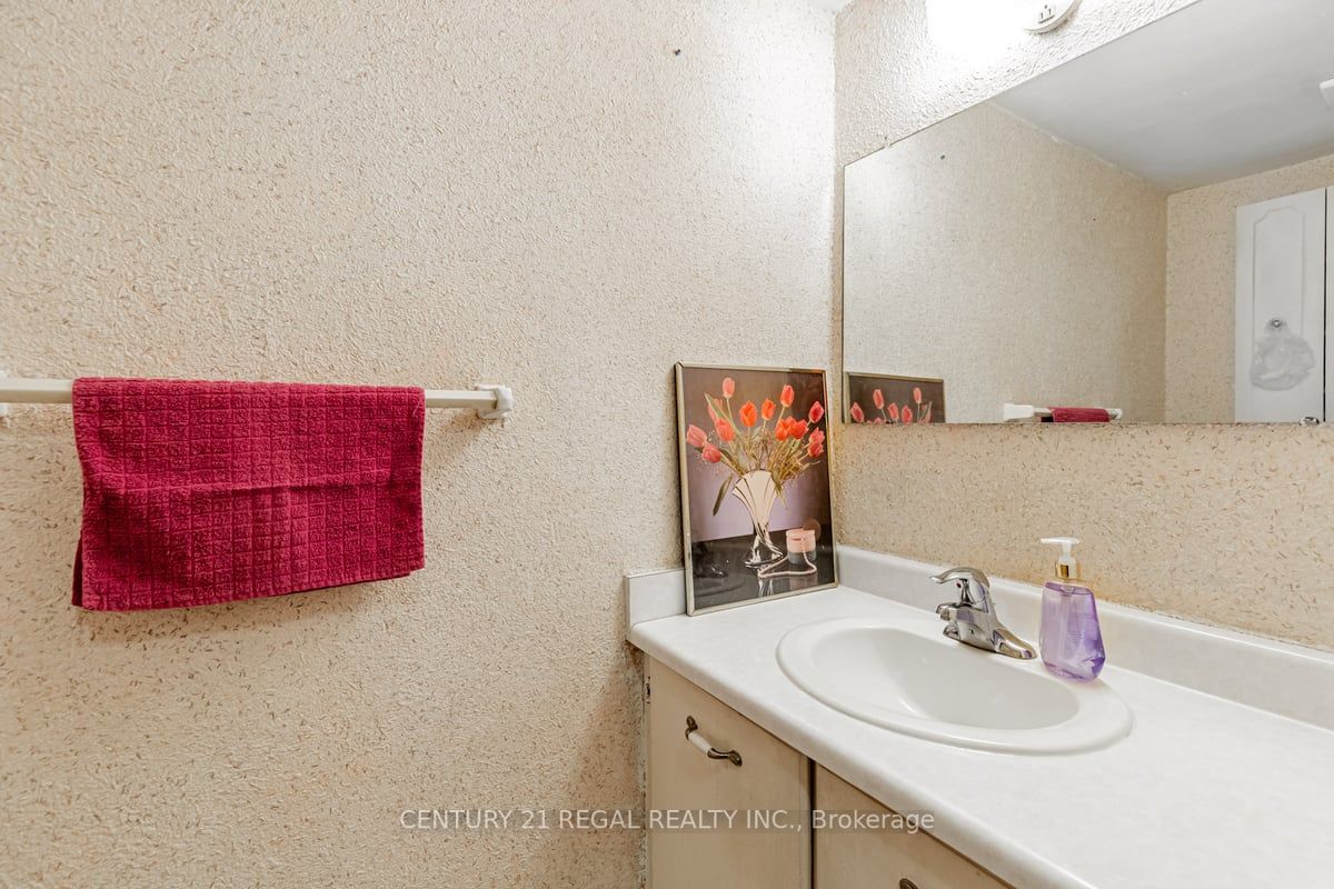 3420 Eglinton Ave E, #205