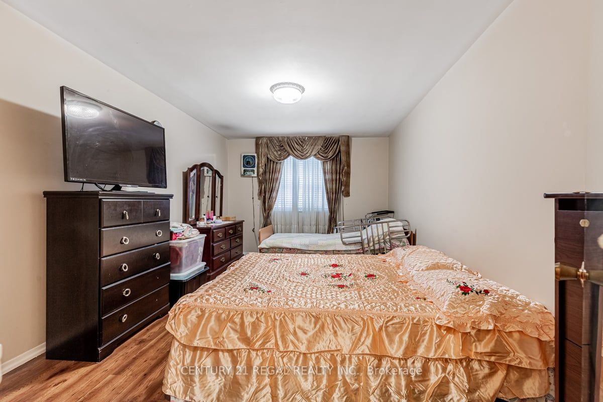 3420 Eglinton Ave E, #205