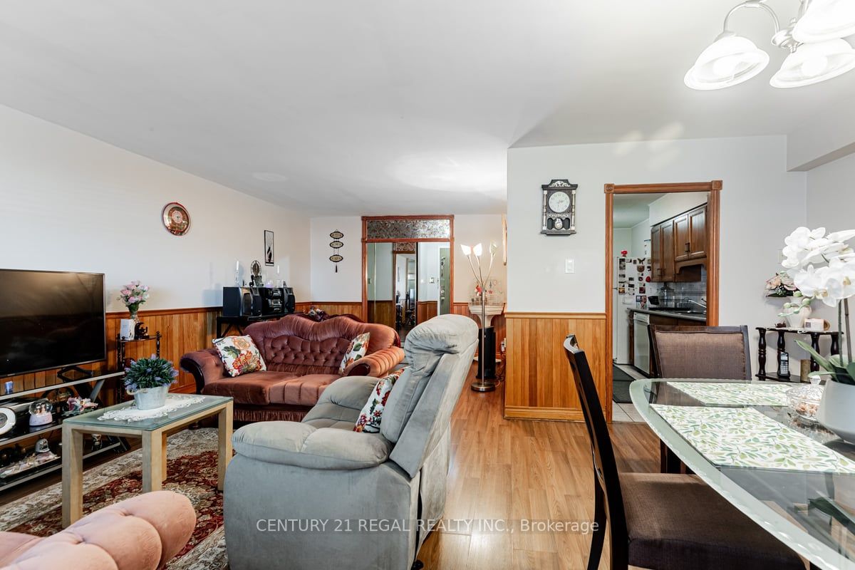 3420 Eglinton Ave E, #205