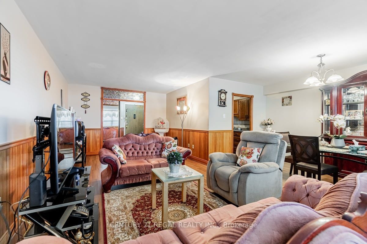 3420 Eglinton Ave E, #205