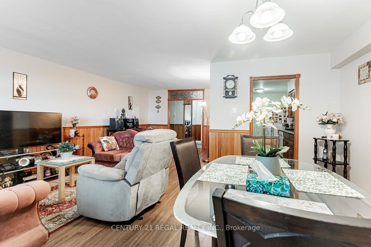3420 Eglinton Ave E, #205