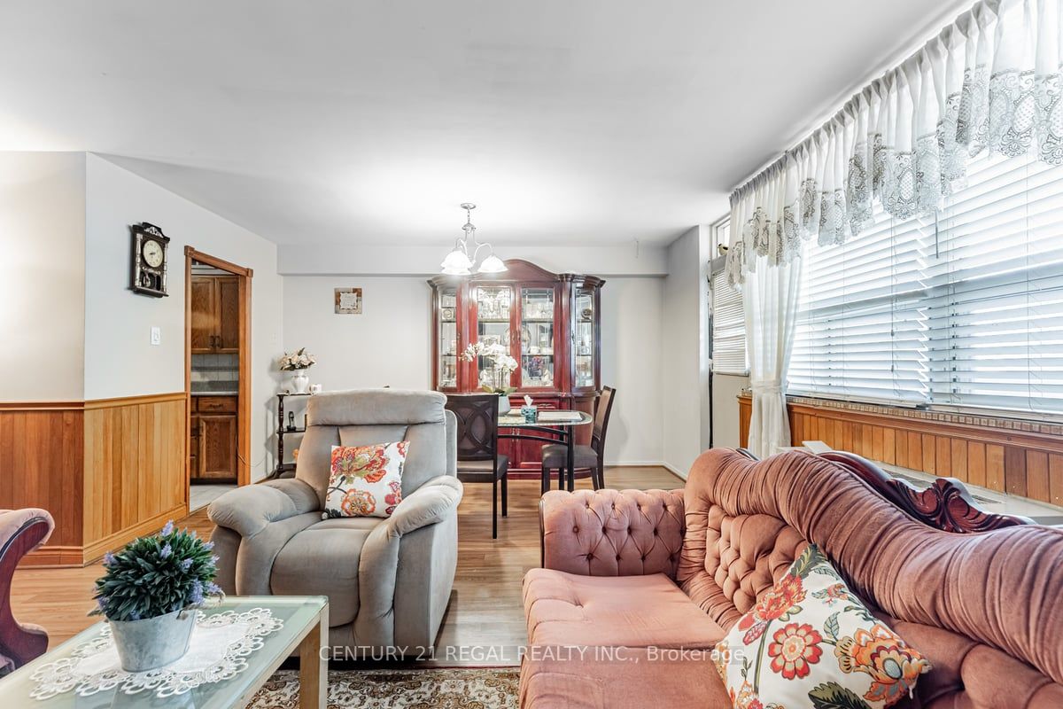 3420 Eglinton Ave E, #205