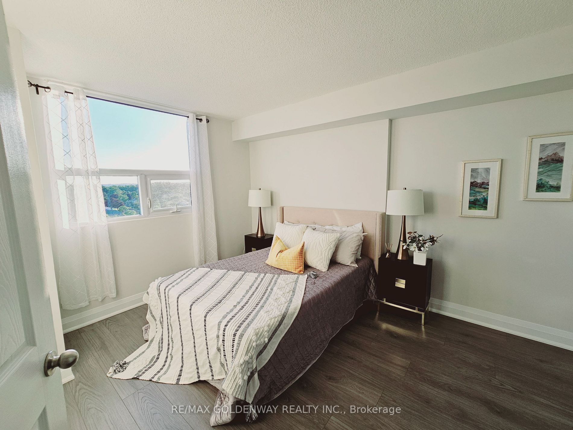 2 Westney Rd N, #1204