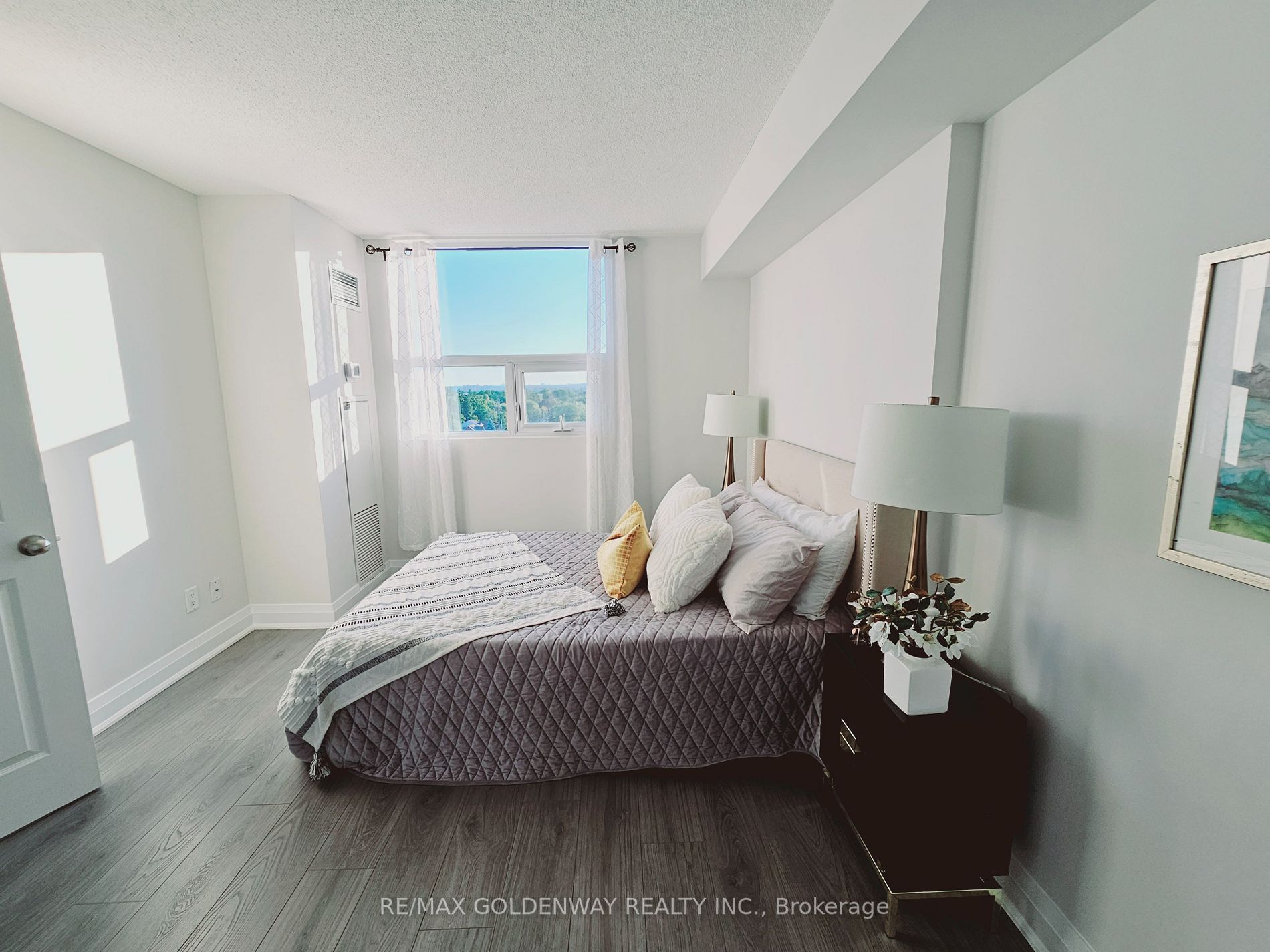 2 Westney Rd N, #1204