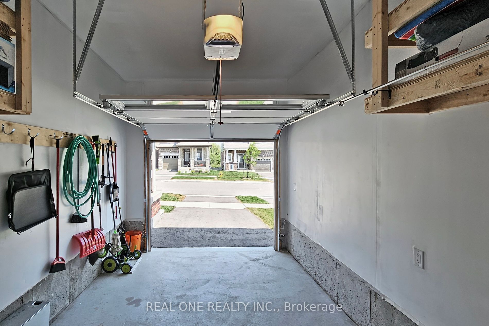 111 Barkerville Dr