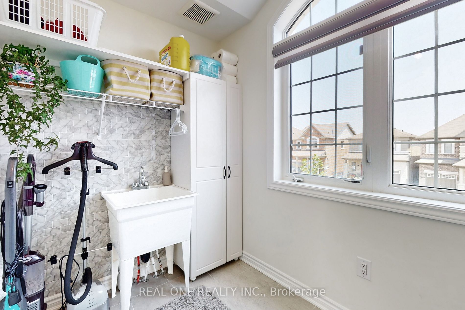 111 Barkerville Dr