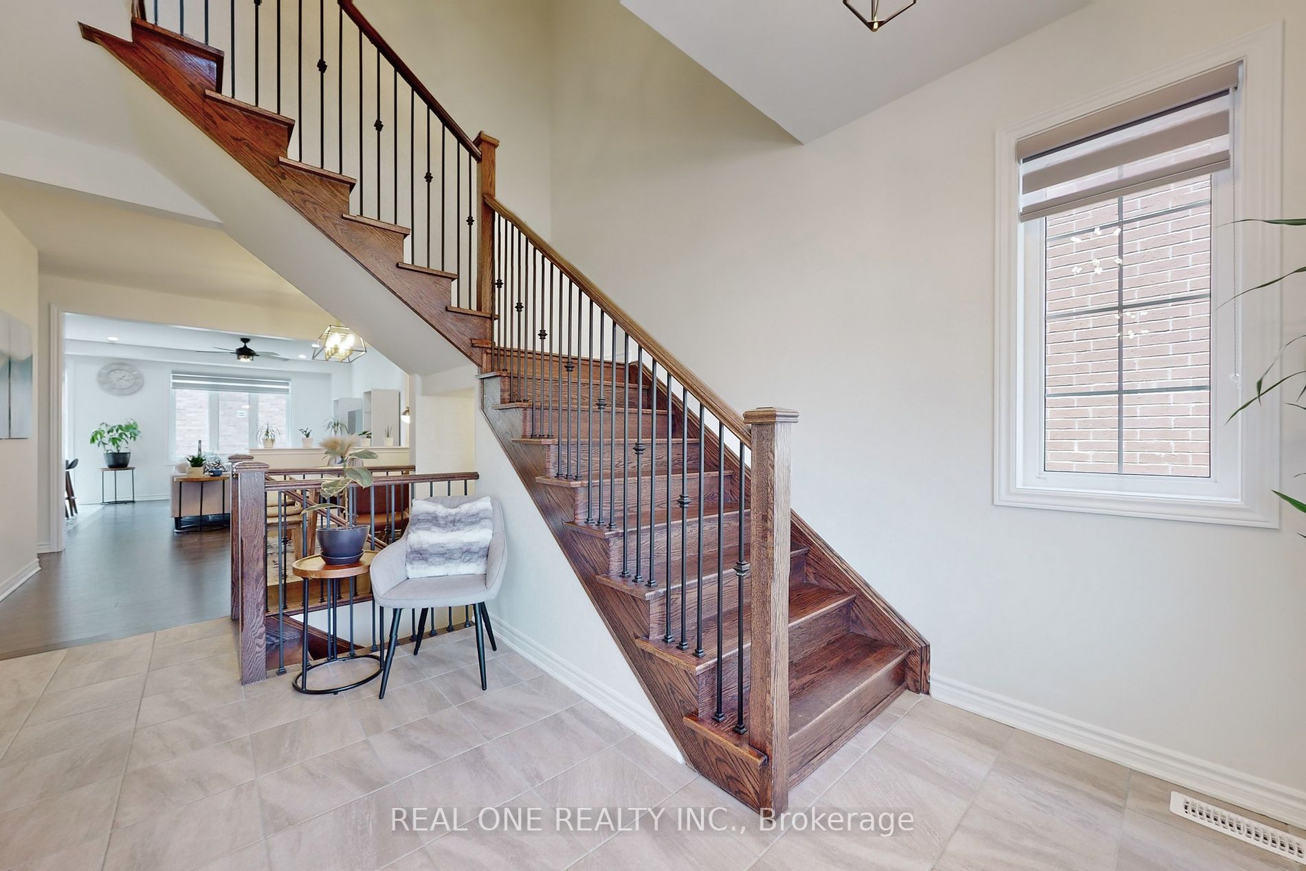 111 Barkerville Dr