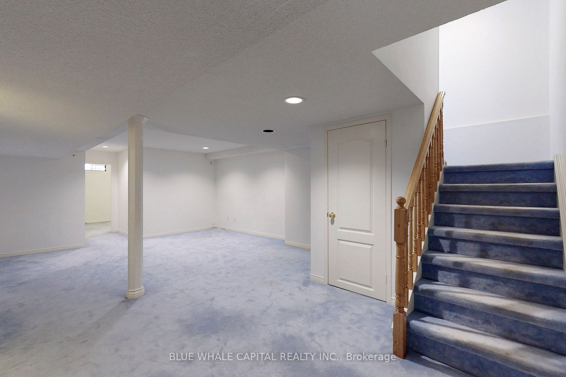 61 Holmbush Cres