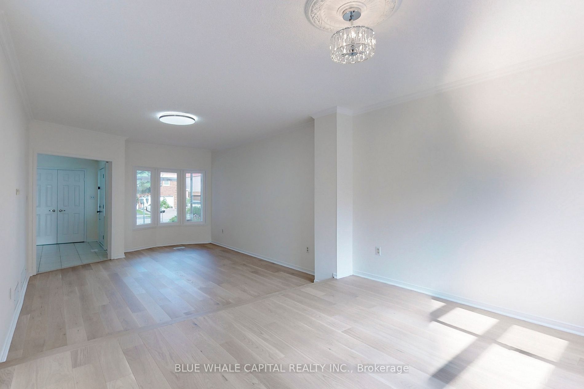 61 Holmbush Cres