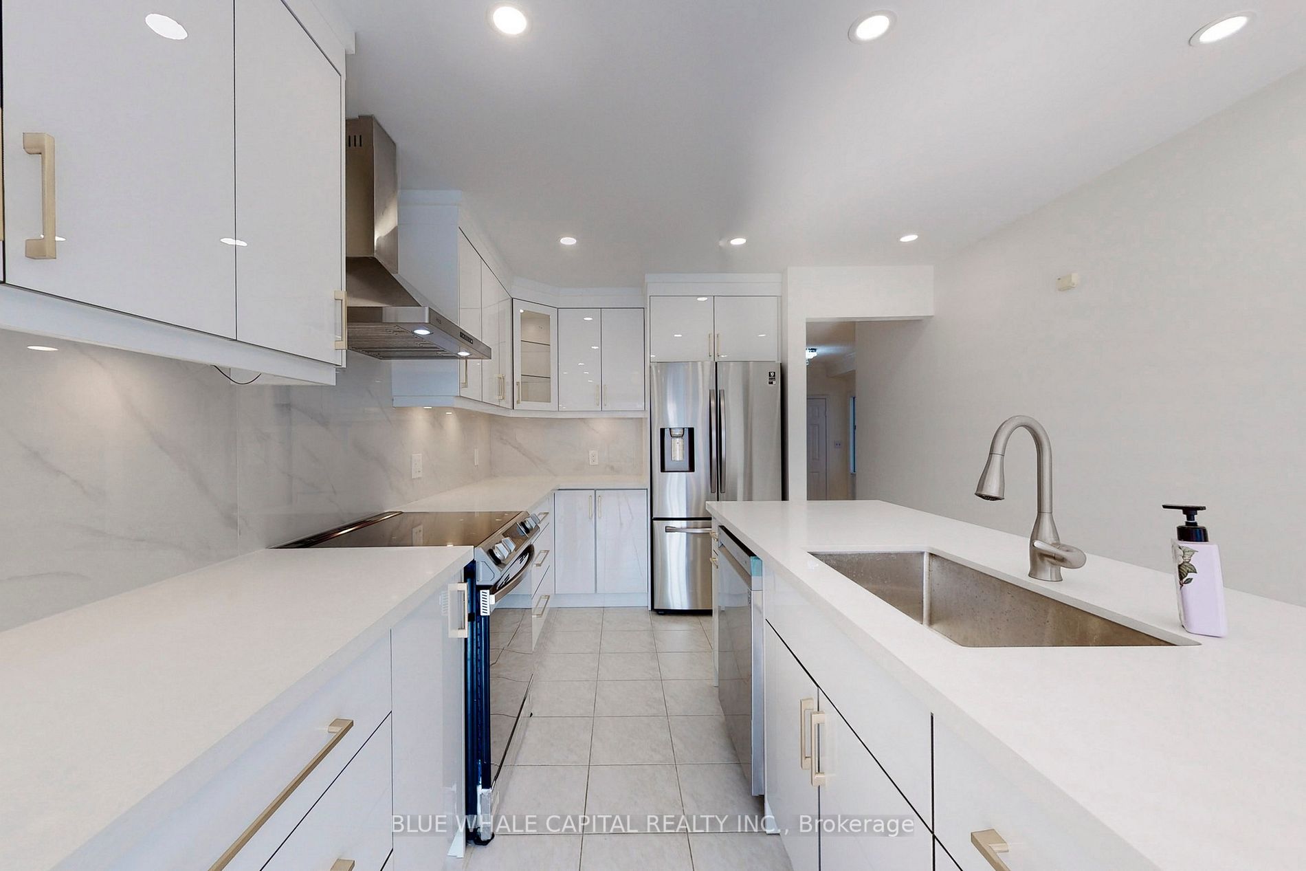 61 Holmbush Cres