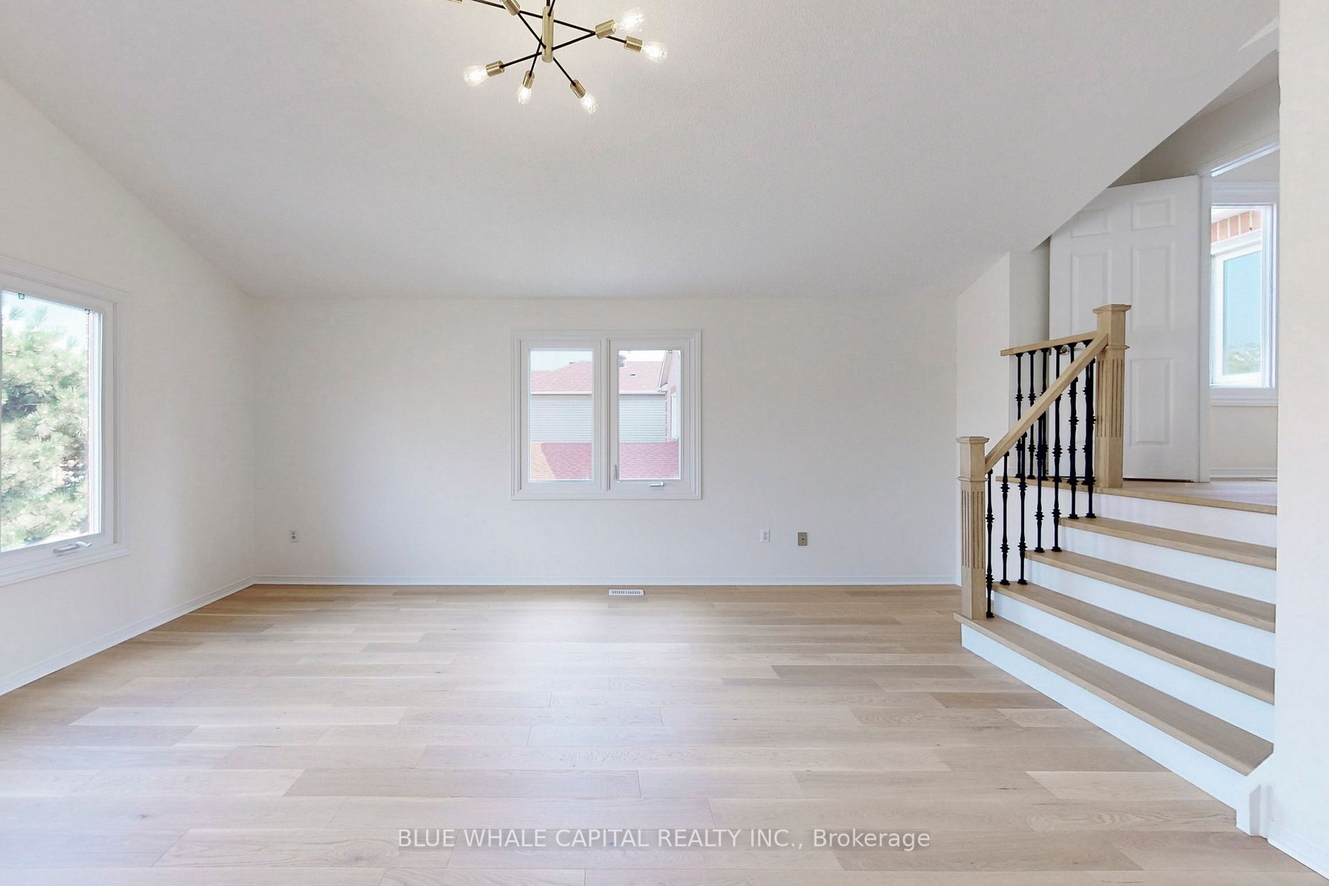 61 Holmbush Cres