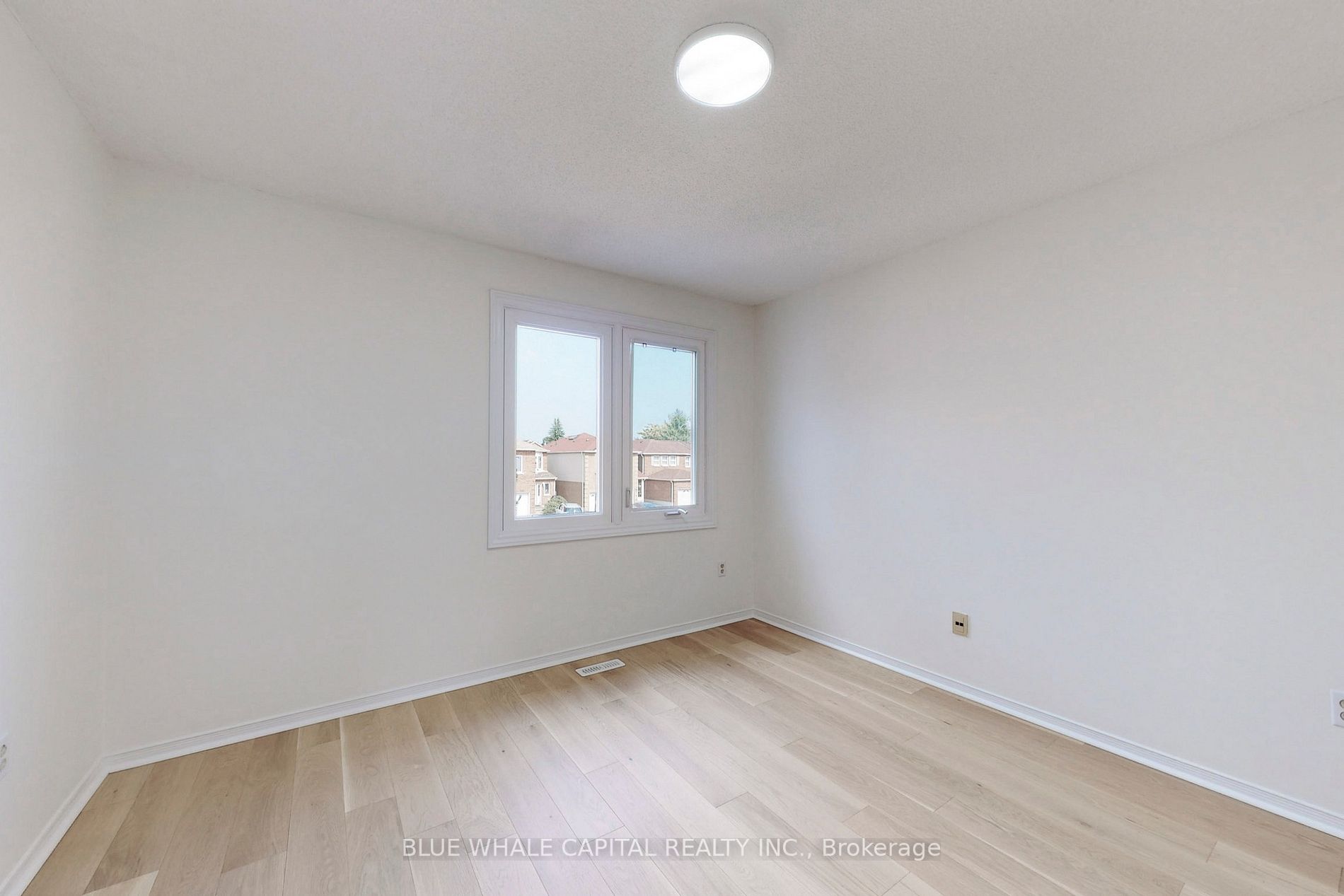 61 Holmbush Cres