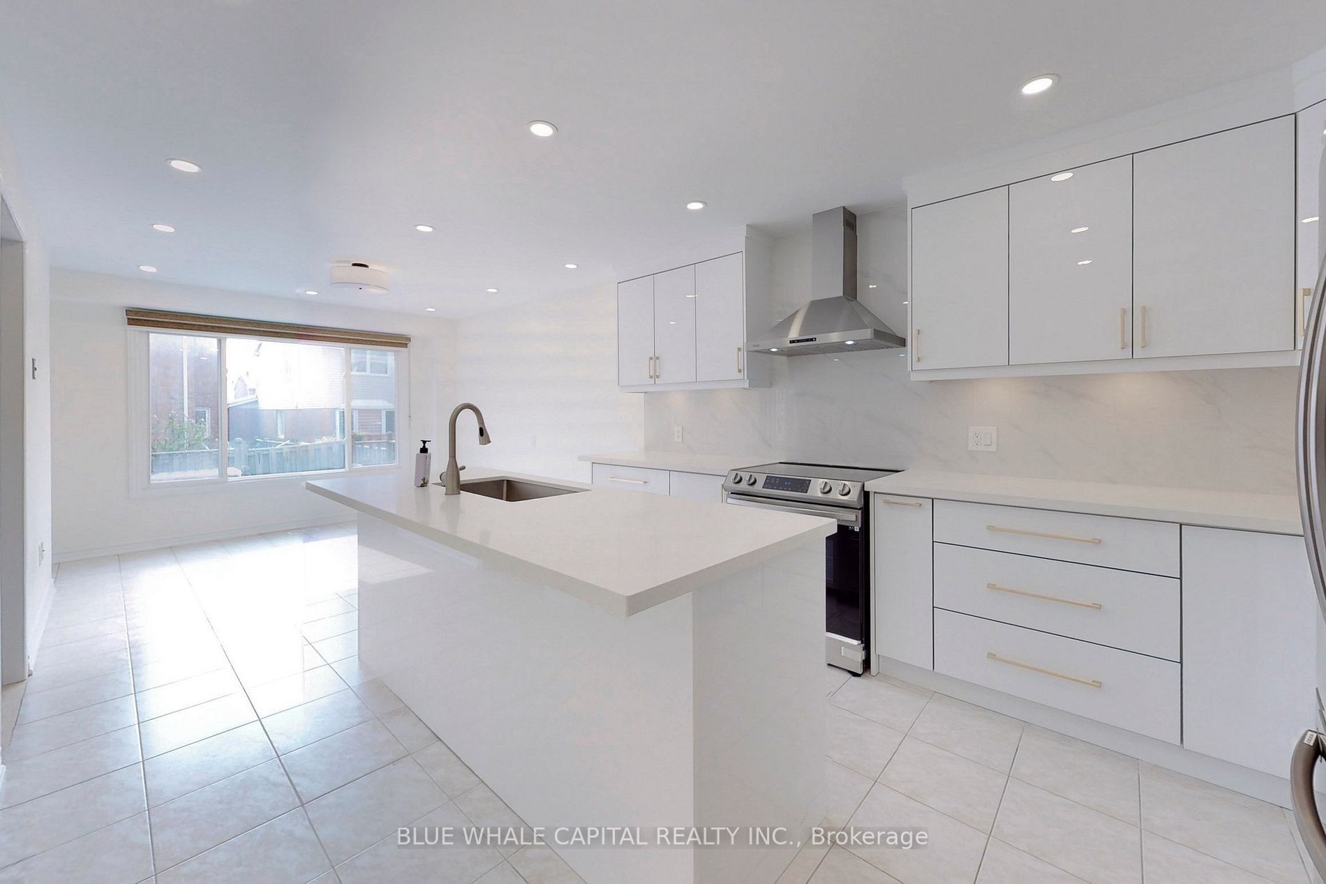 61 Holmbush Cres