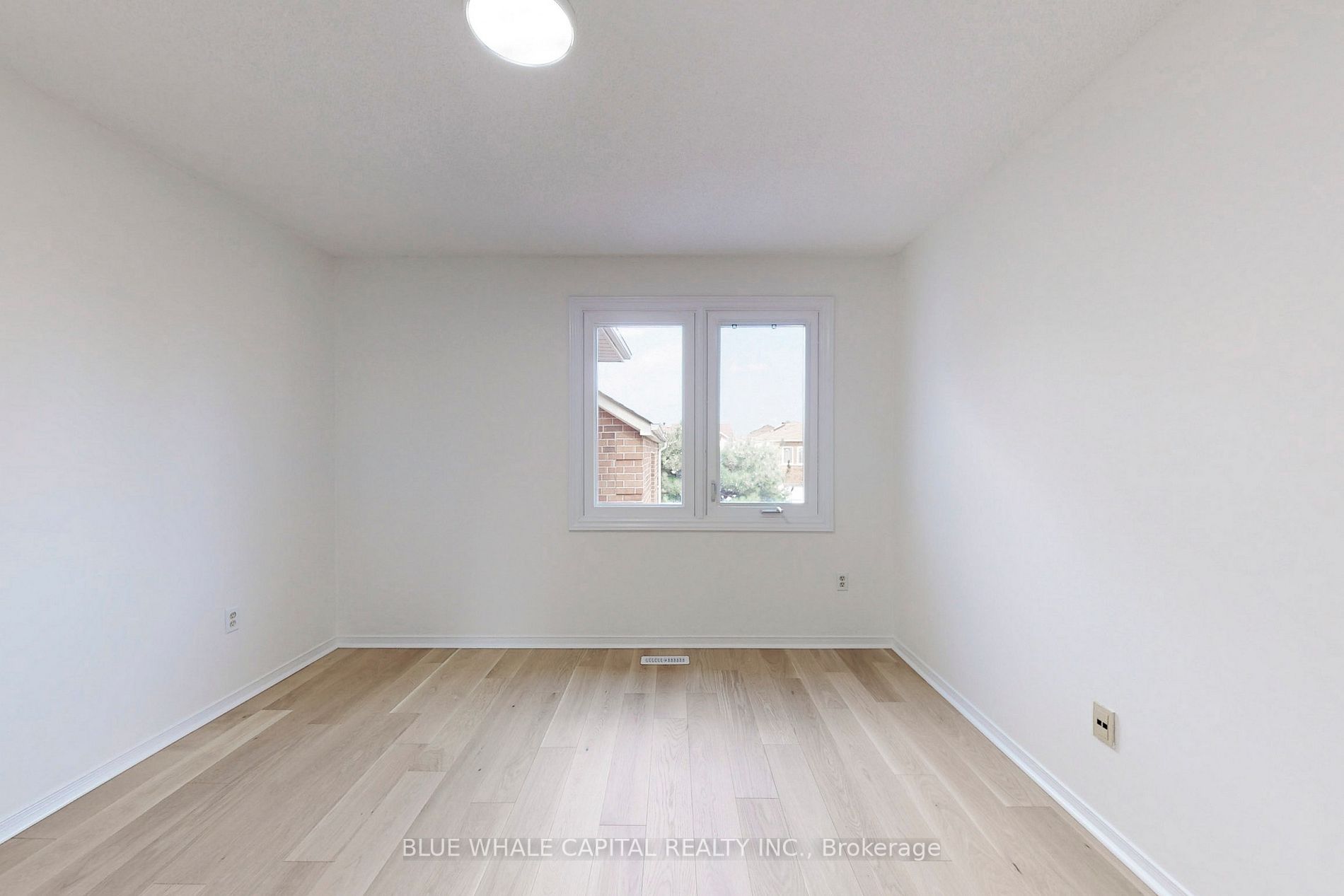 61 Holmbush Cres