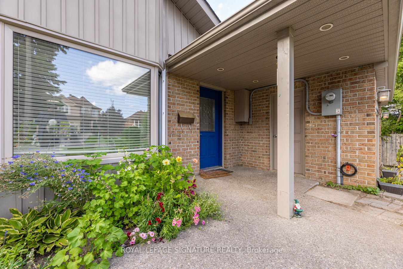 878 Strouds Lane