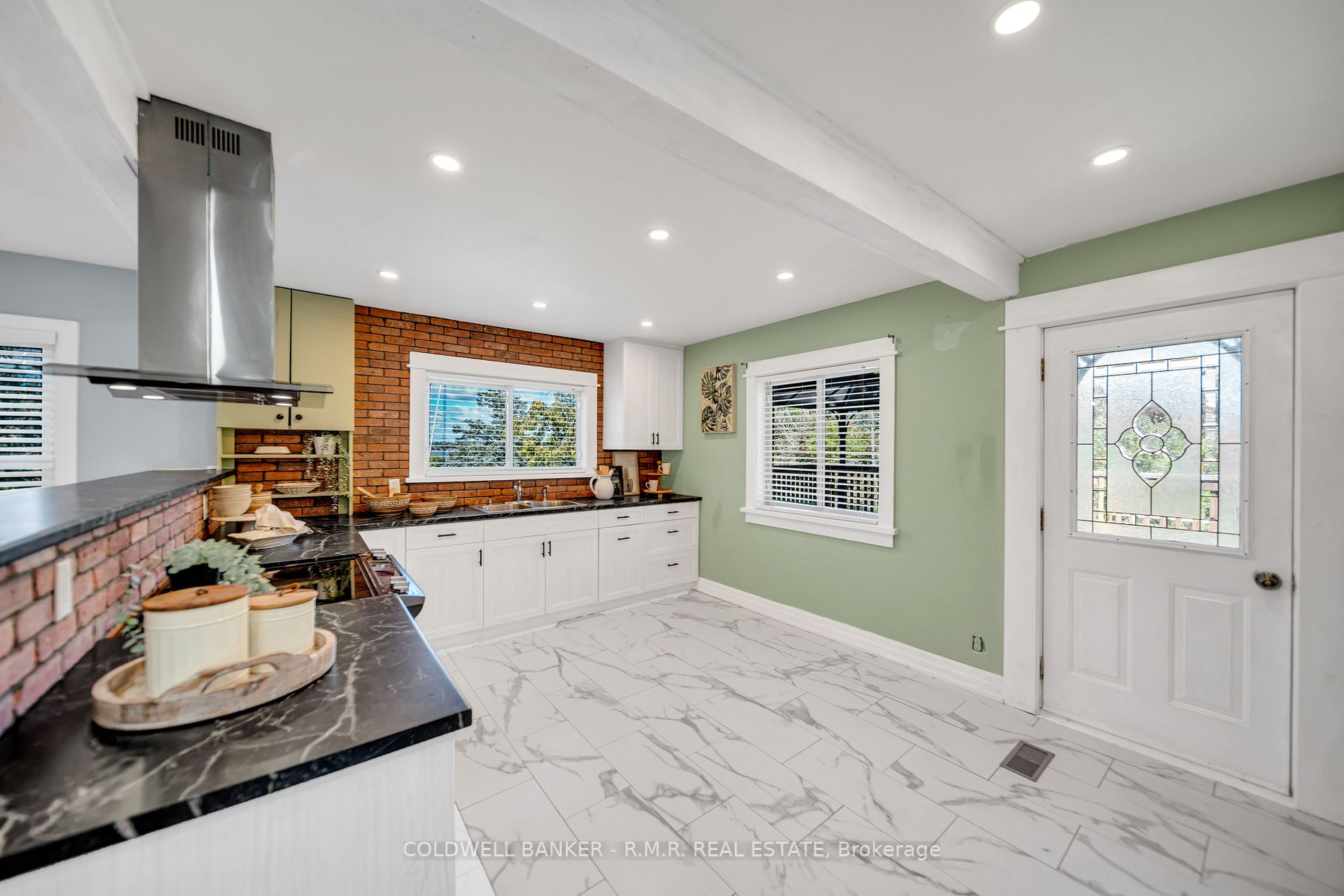 16 Putsey Dr